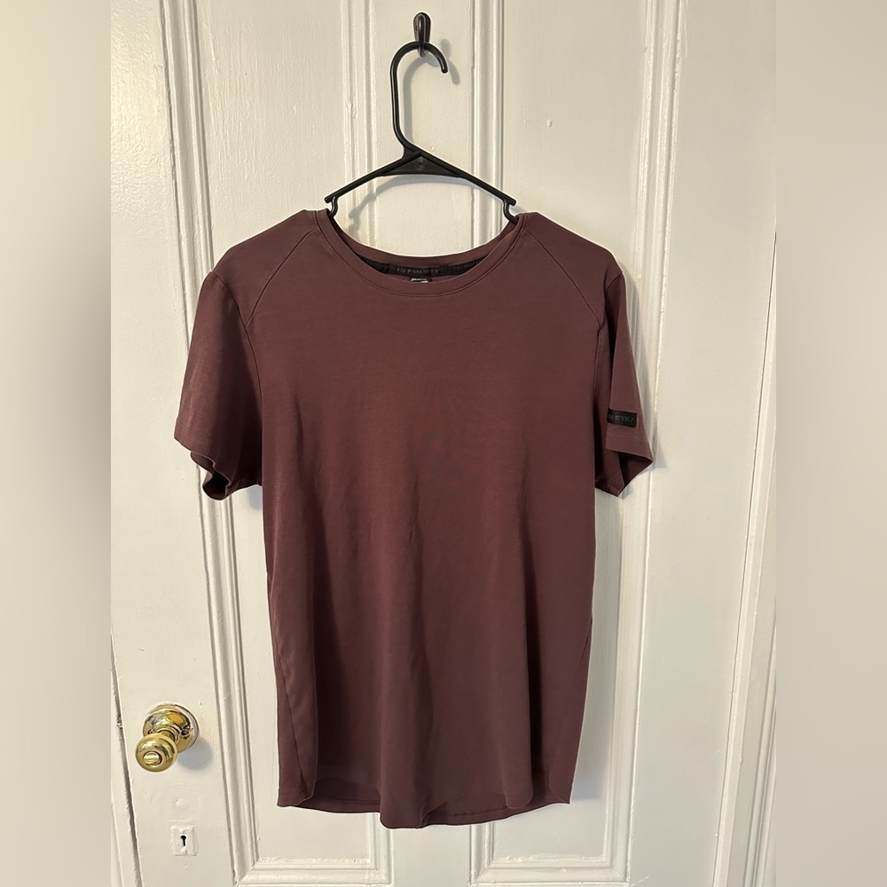 Men's Medium Alphalete Scoop Short Sleeve Tee Burgundy